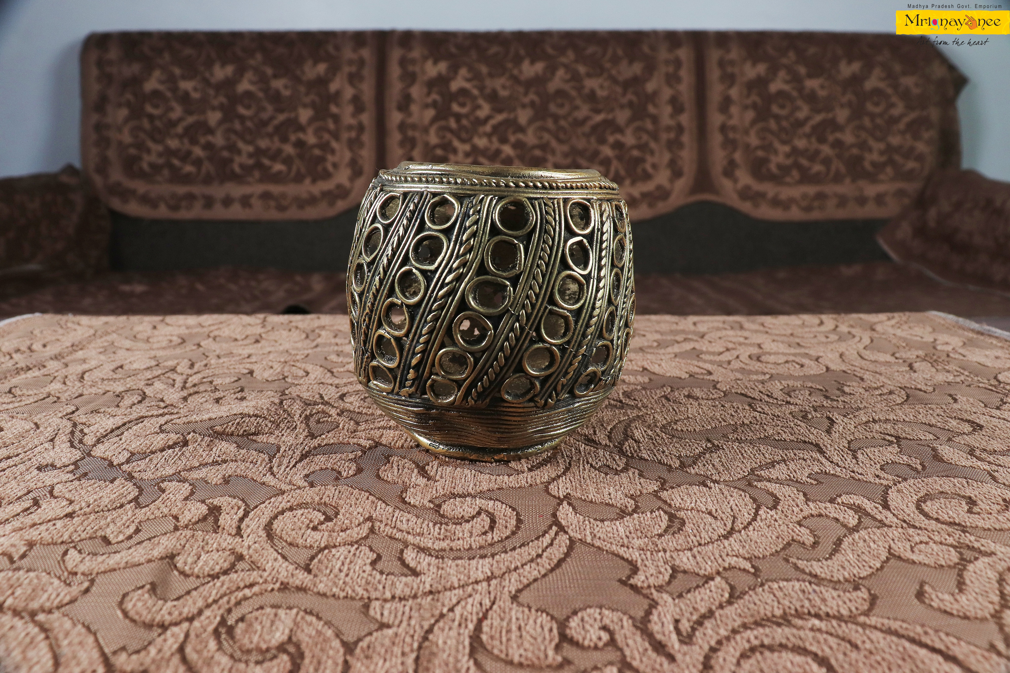 Betul Bell metal pen stand_